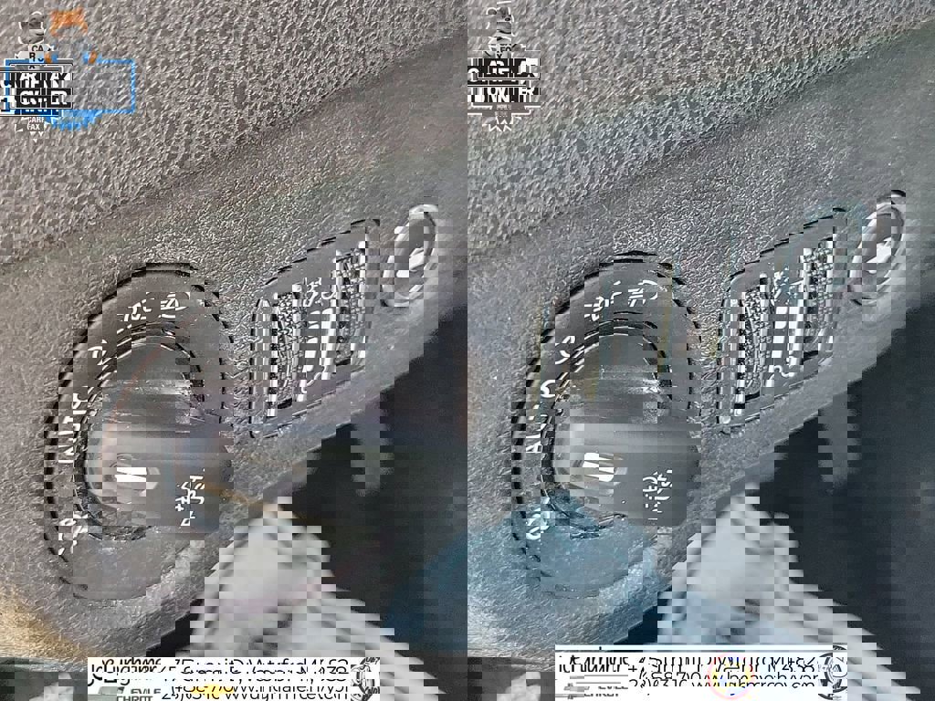 Used 2015 Dodge Charger SXT image 35