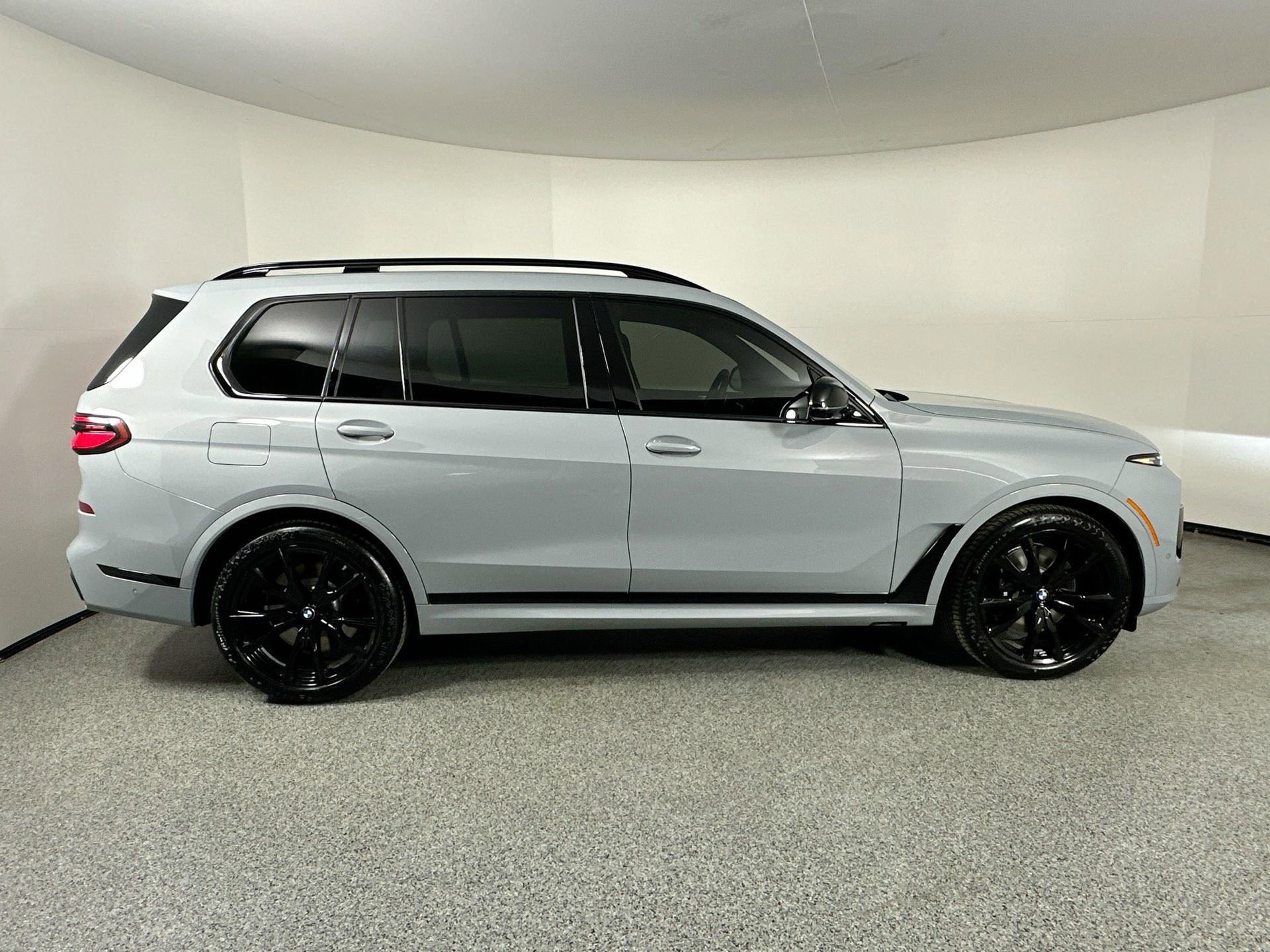 New 2026 BMW X7 M60i image 4