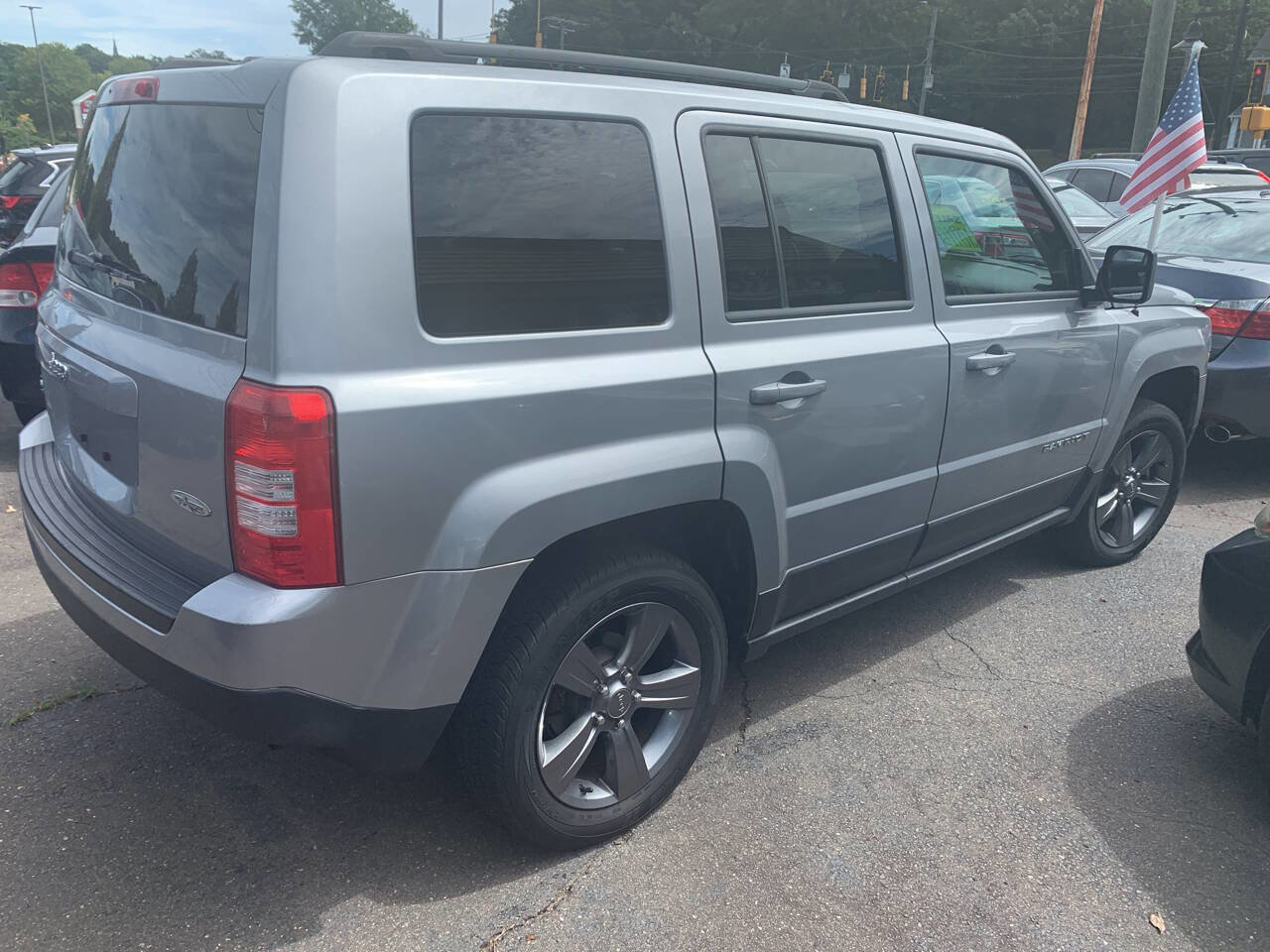 Used 2015 Jeep Patriot High Altitude AWD/4WD image 3