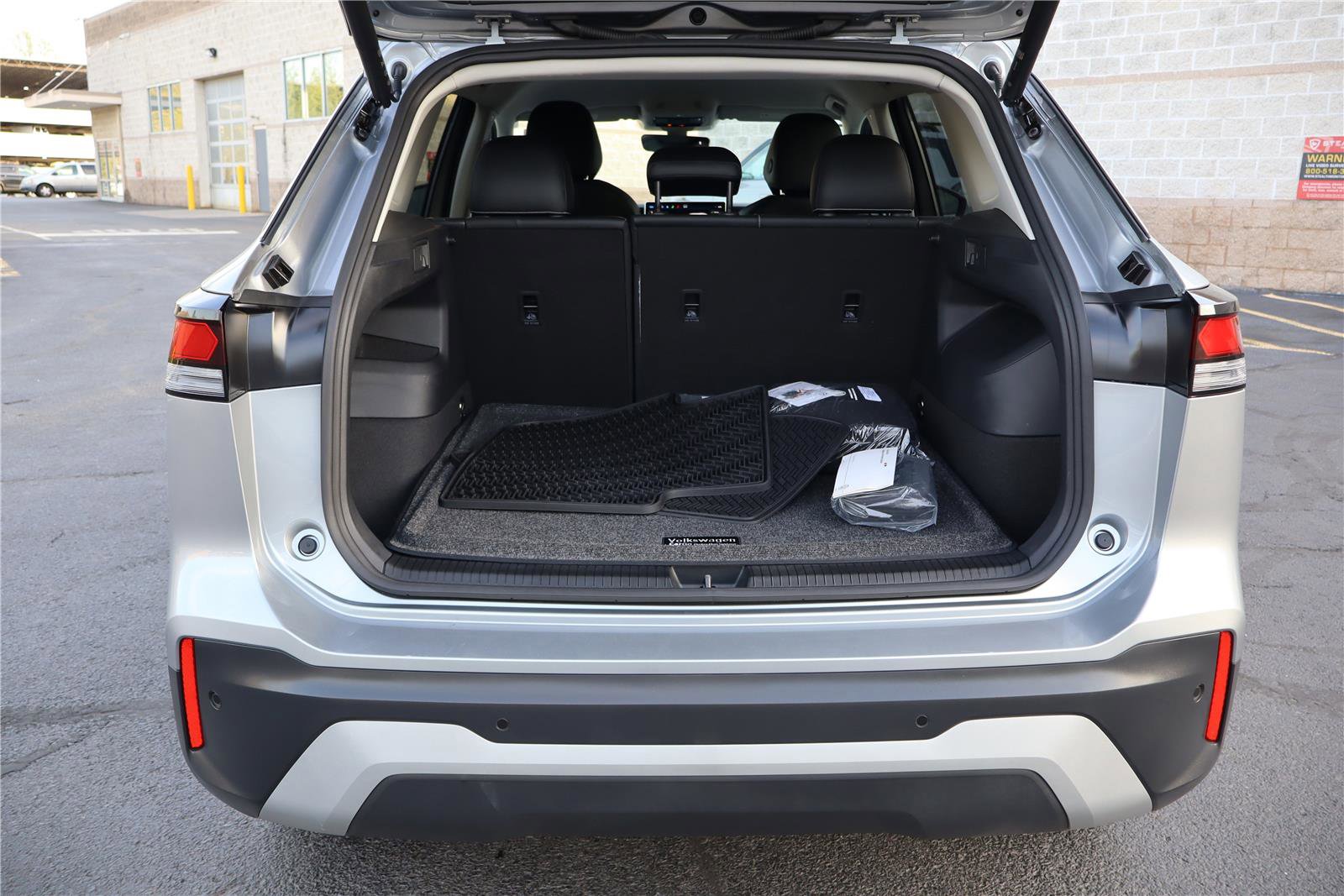Certified 2025 Volkswagen Tiguan SE AWD/4WD image 5