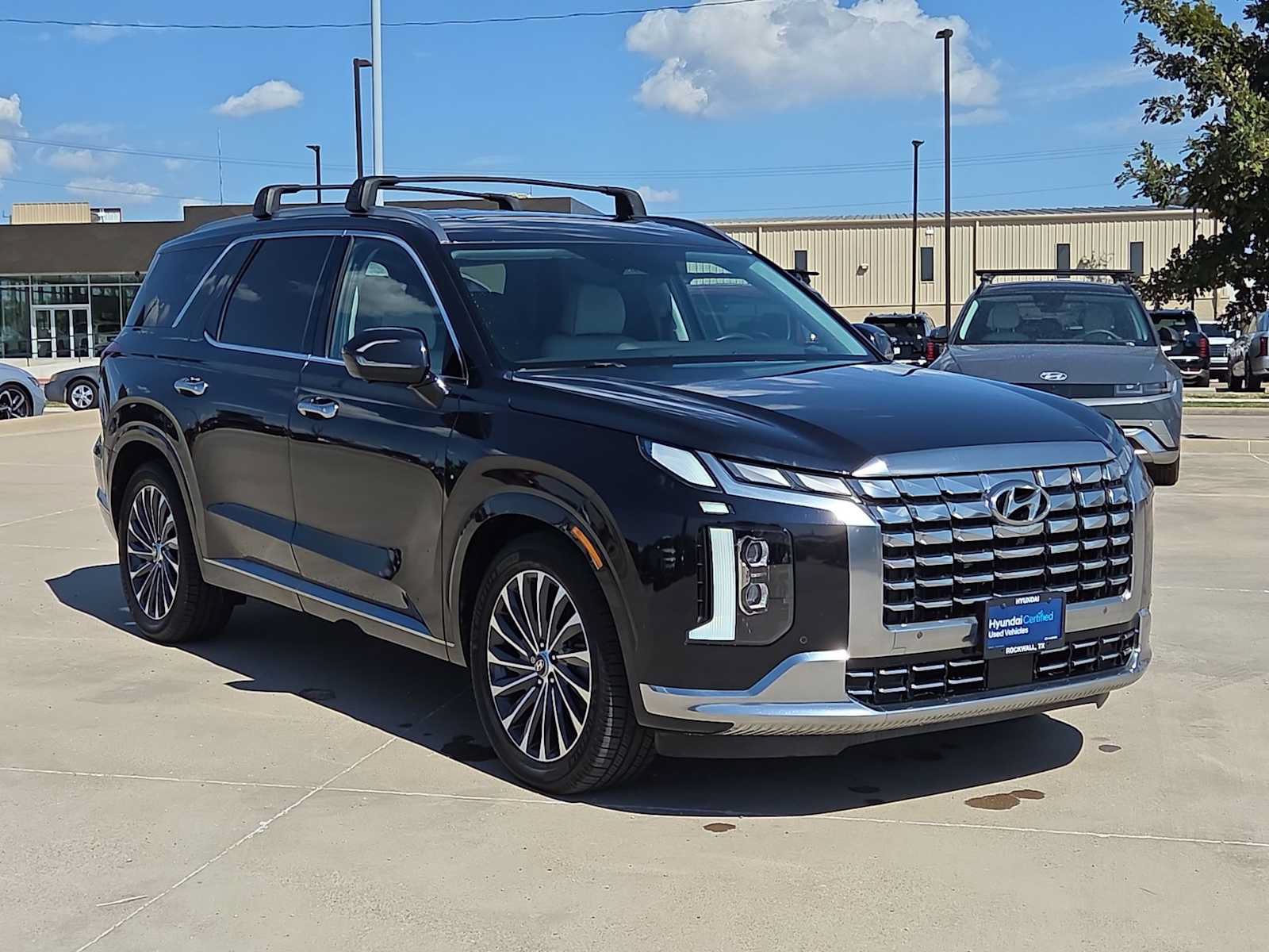 Certified 2023 Hyundai Palisade Calligraphy FWD image 2