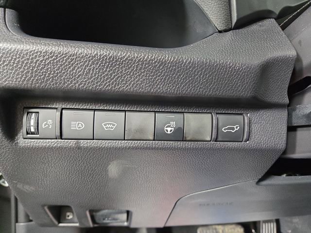 Used 2025 Toyota RAV4 XLE Premium image 28