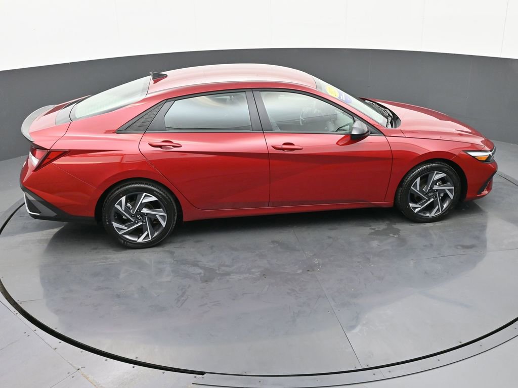 Certified 2025 Hyundai Elantra Sport image 31