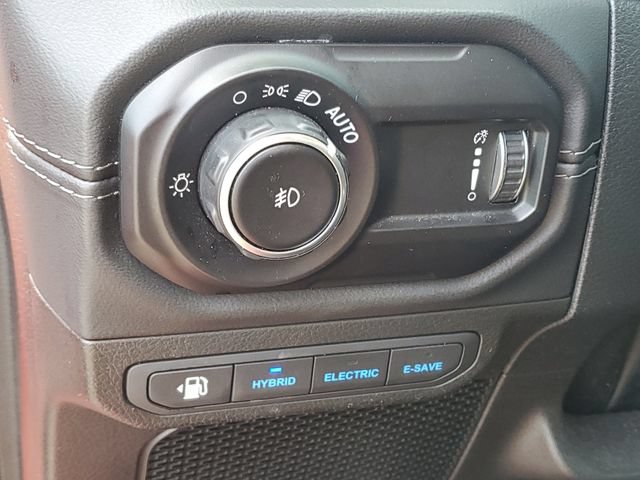 Used 2024 Jeep Wrangler Unlimited Sahara AWD/4WD image 7