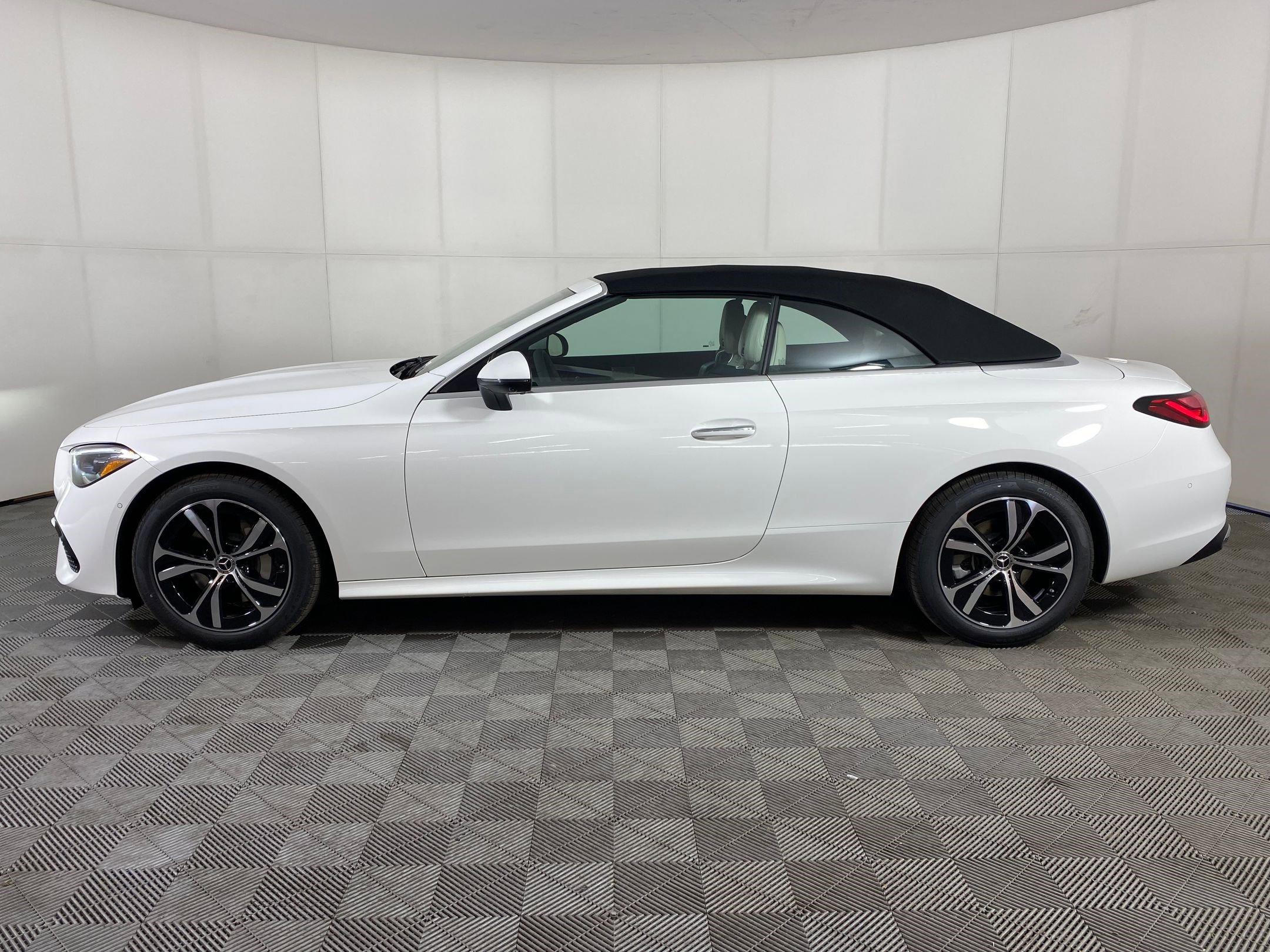 New 2026 Mercedes-Benz CLE 300 4MATIC Cabriolet image 2