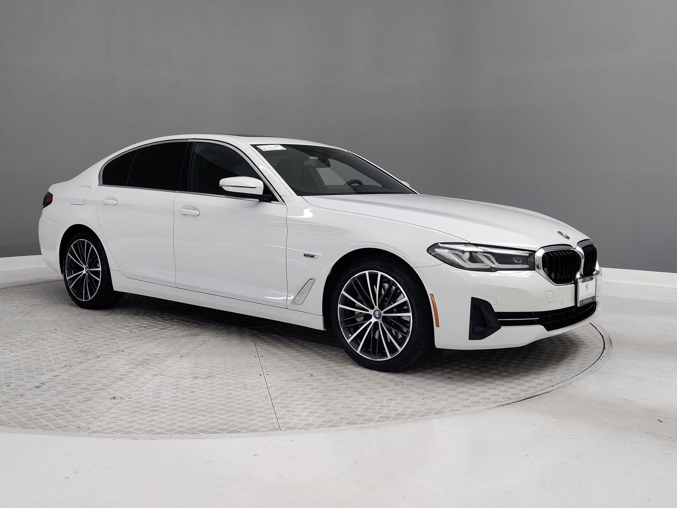 Certified 2023 BMW 530e image 34