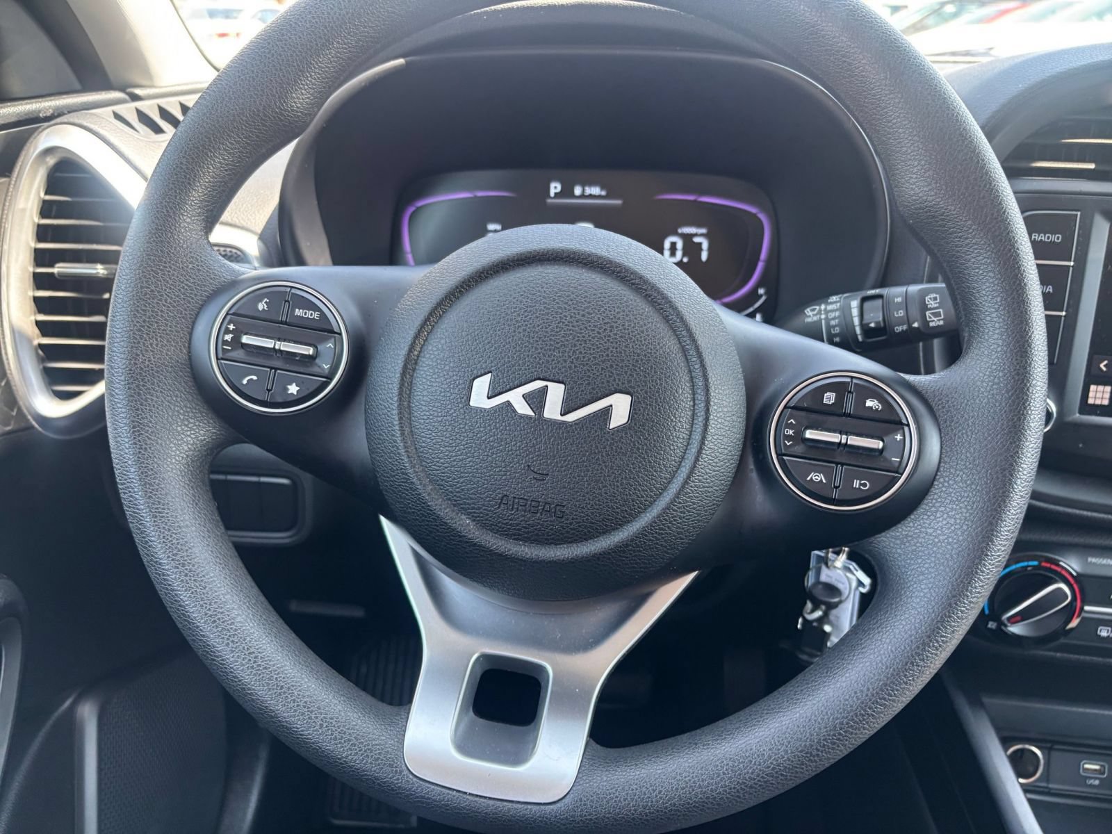 Used 2025 Kia Soul LX w/ LX Technology Package FWD image 20