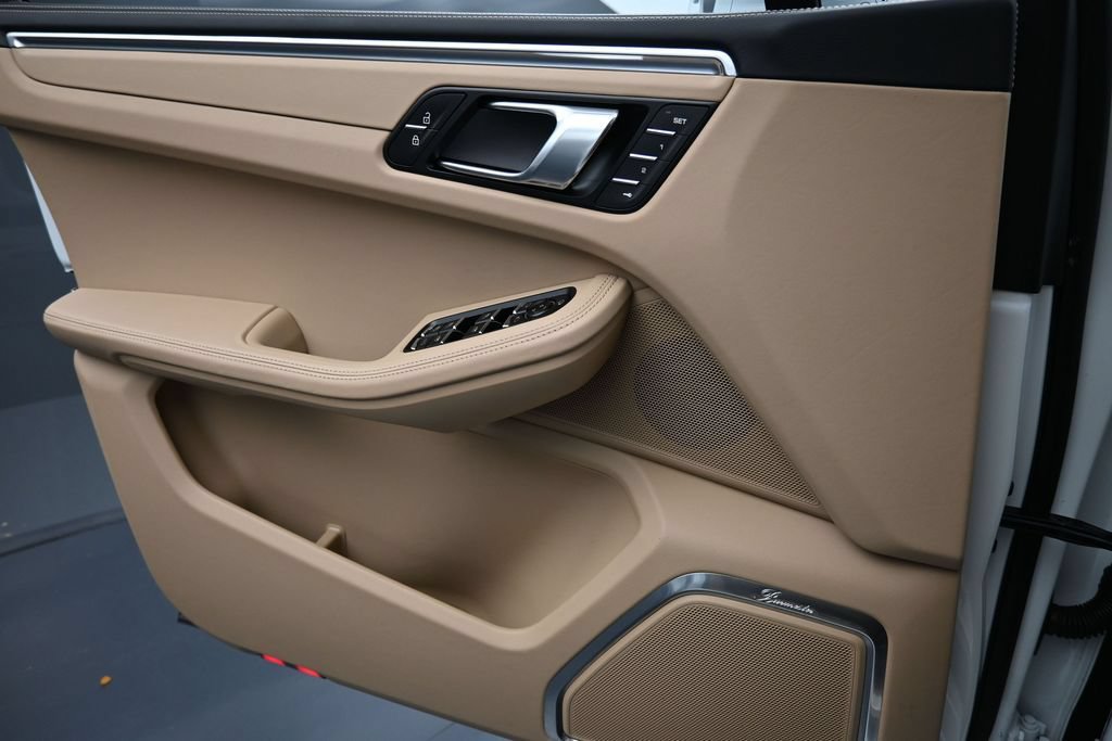Certified 2026 Porsche Macan S AWD/4WD image 25