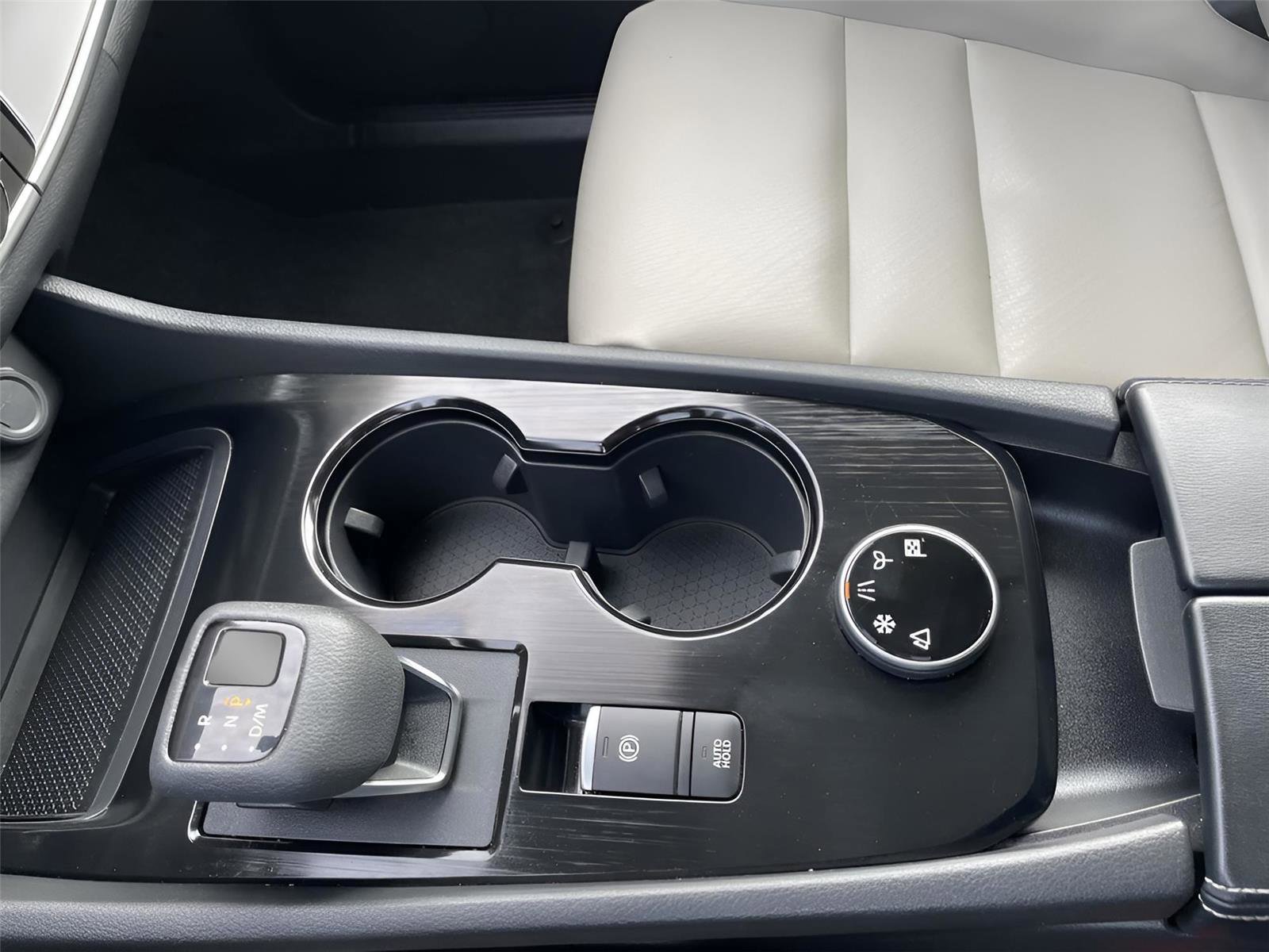 Used 2023 Nissan Rogue SV w/ SV Premium Package image 31