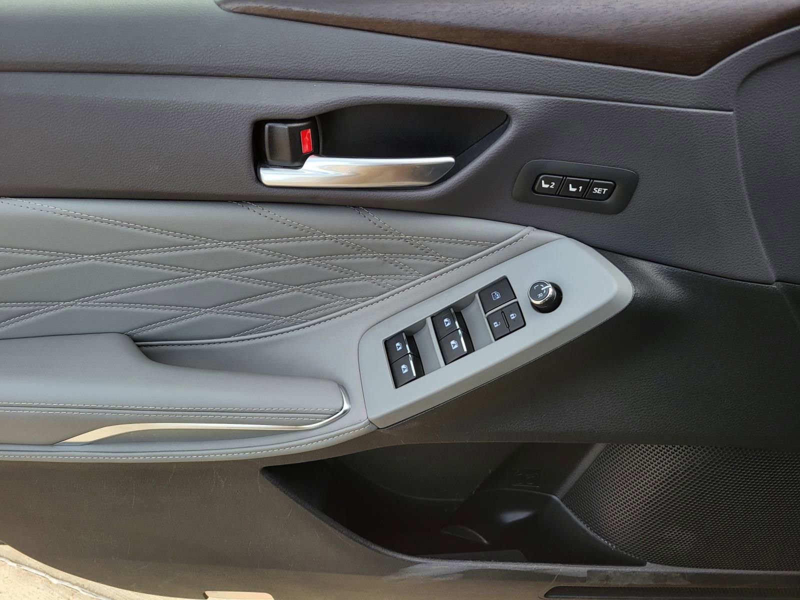 Used 2020 Toyota Avalon Limited image 16