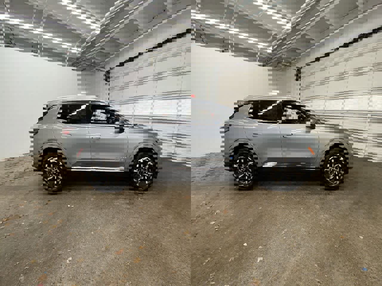 Used 2025 Chevrolet Equinox EV LT w/ Convenience Package image 7