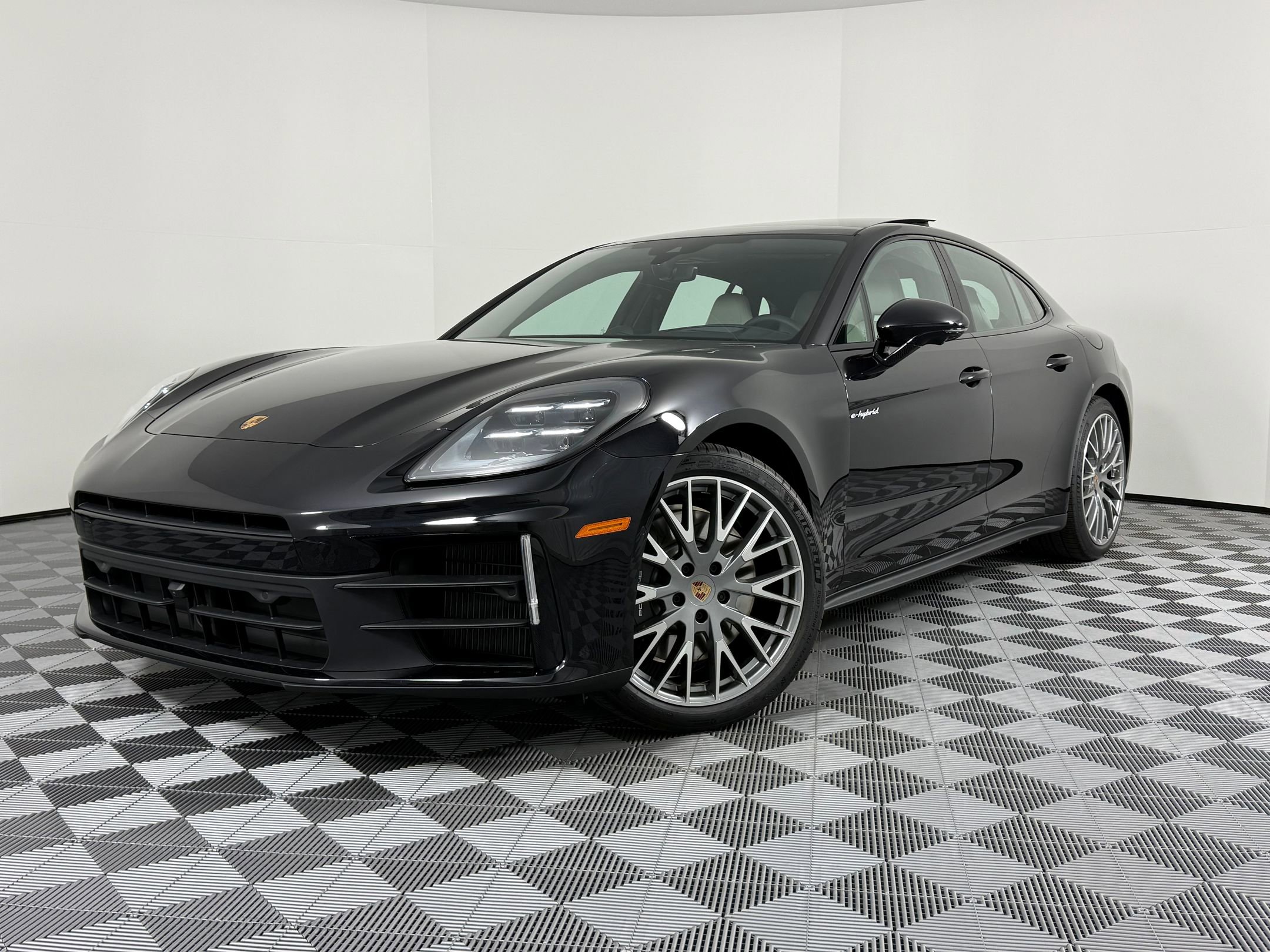 New 2026 Porsche Panamera 4 image 1
