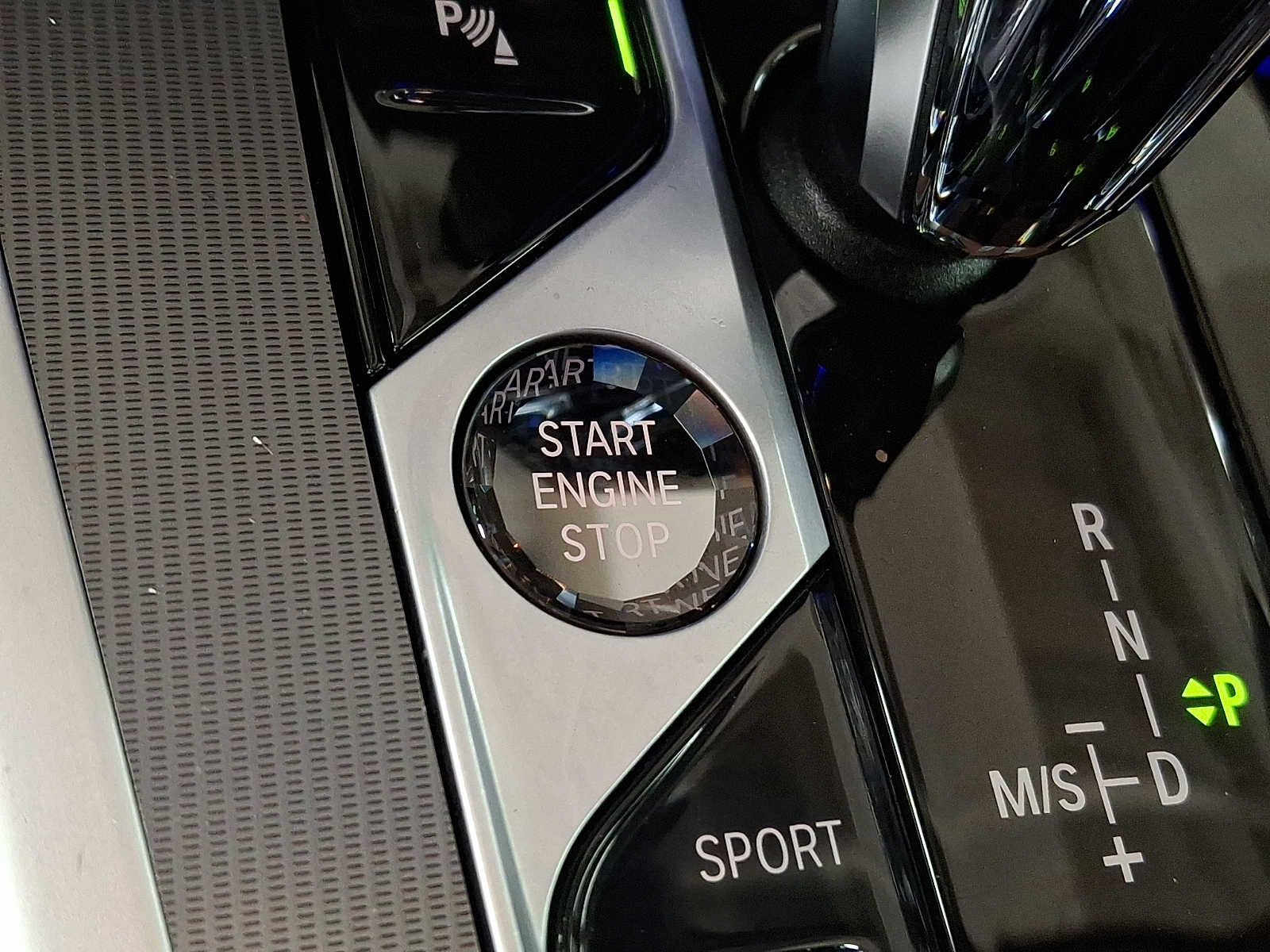 Used 2022 BMW X6 xDrive40i w/ Executive Package image 22