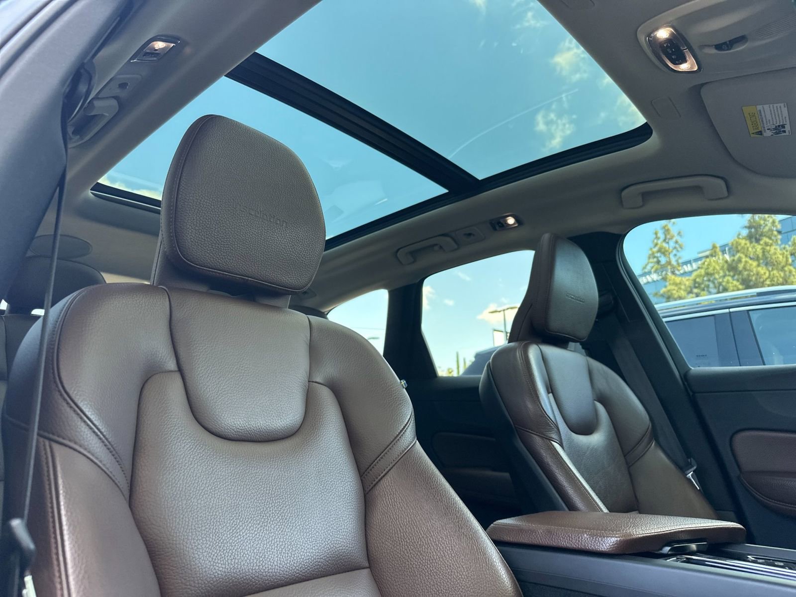 Used 2019 Volvo XC60 T5 Inscription w/ Protection Package Premier AWD/4WD image 17