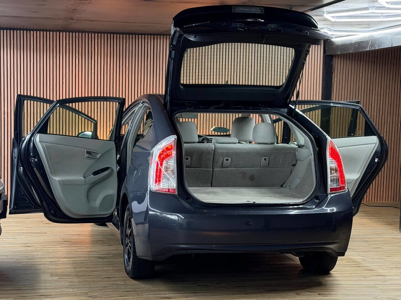 Used 2013 Toyota Prius Three image 9