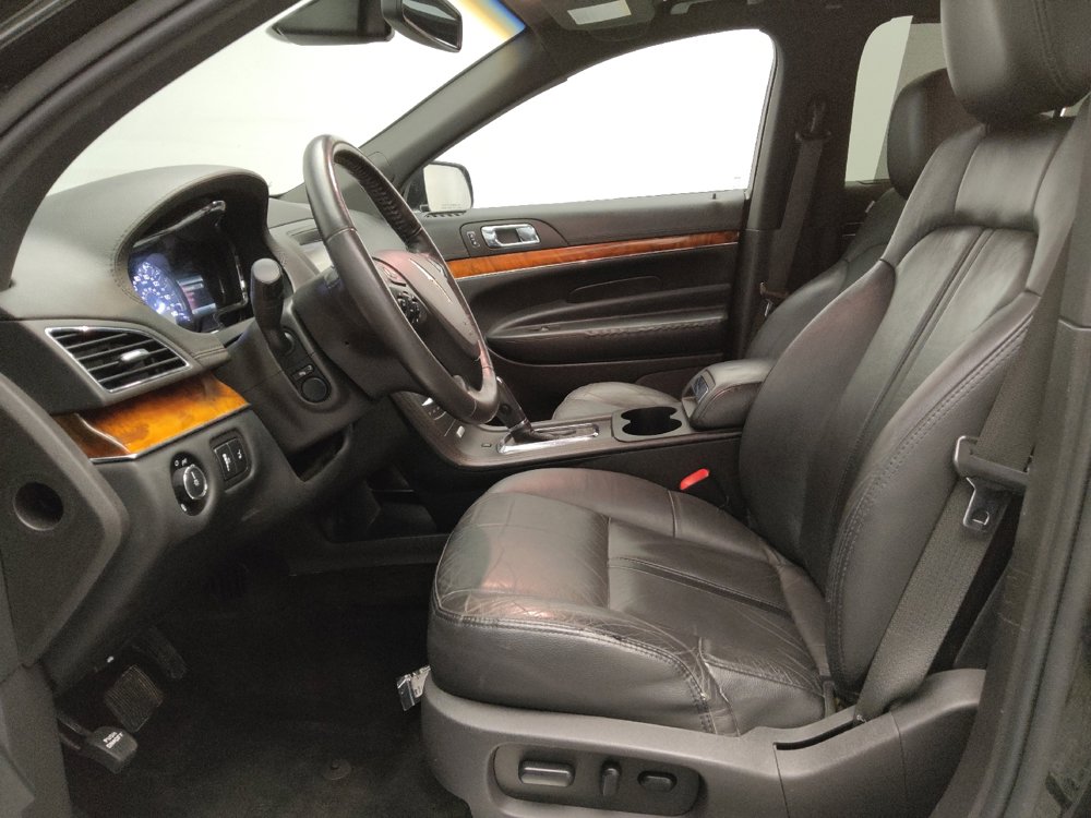 Used 2015 Lincoln MKT AWD image 17