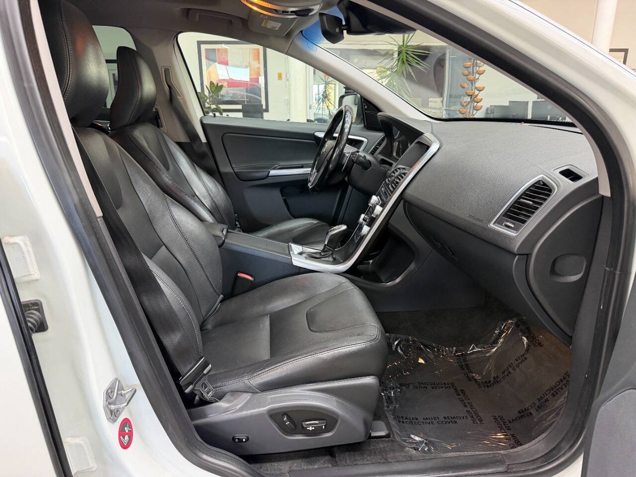 Used 2015 Volvo XC60 T6 w/ Protection Package AWD/4WD image 17