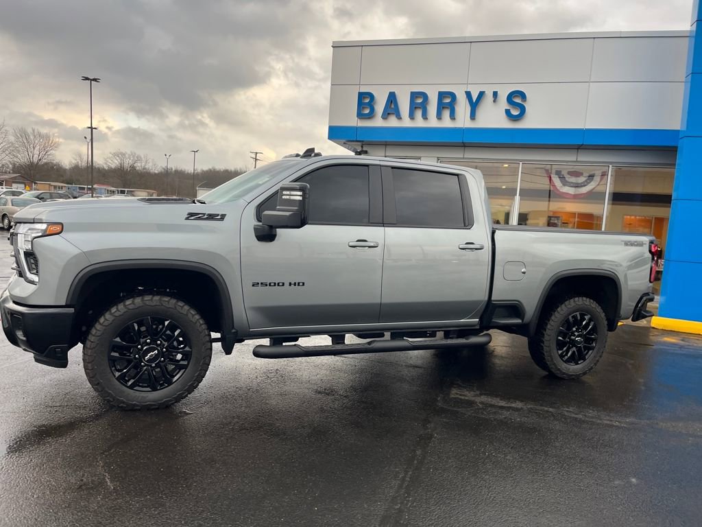 Used 2025 Chevrolet Silverado 2500 LT w/ Trail Boss Package image 2