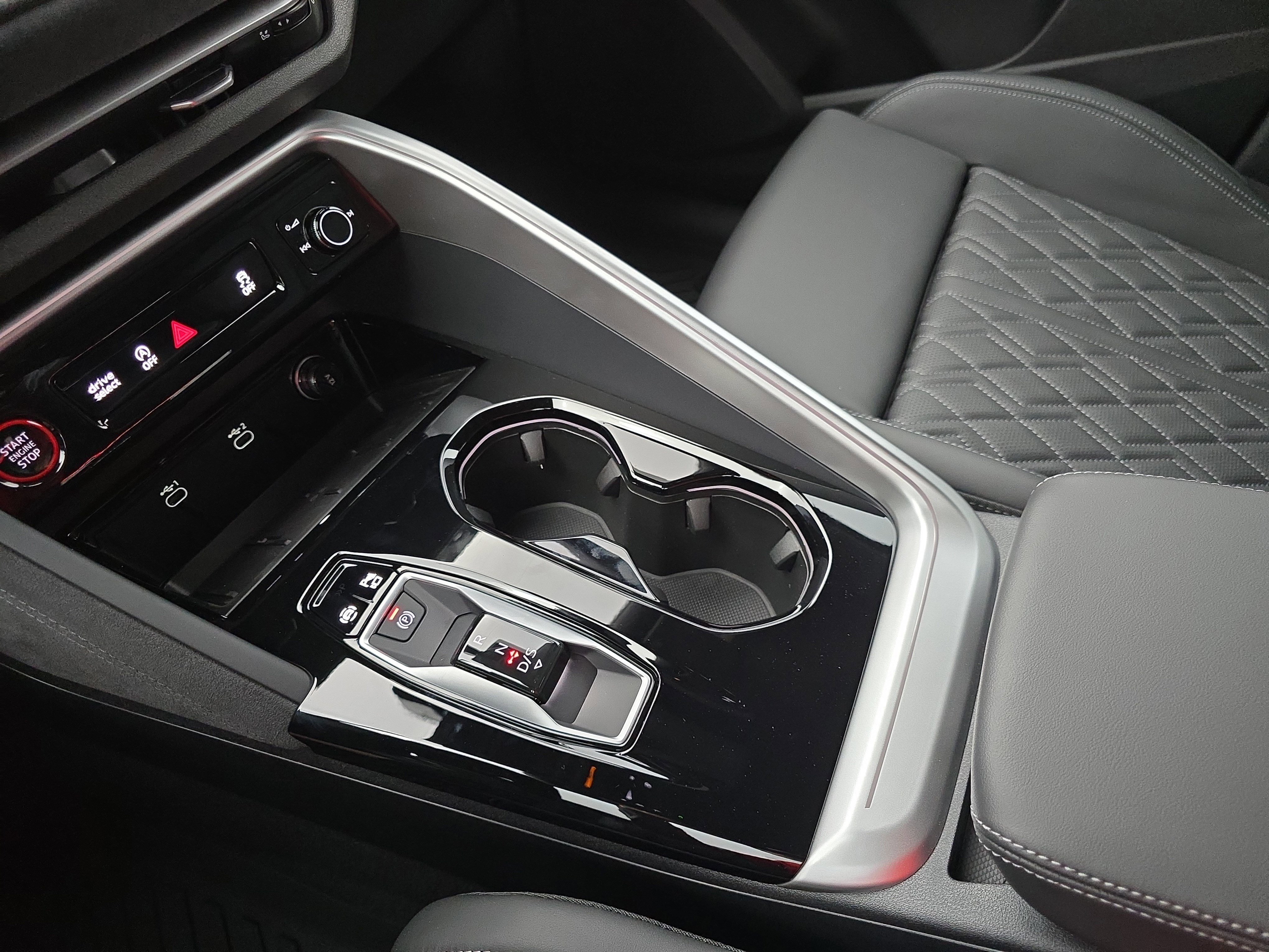 New 2026 Audi SQ5 Prestige AWD/4WD image 25