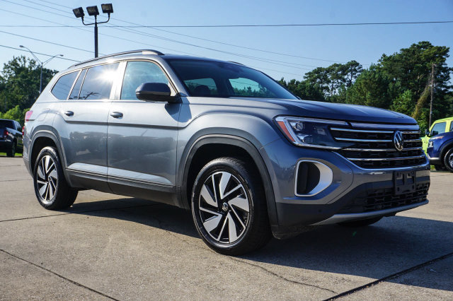 Used 2025 Volkswagen Atlas SE AWD/4WD image 2