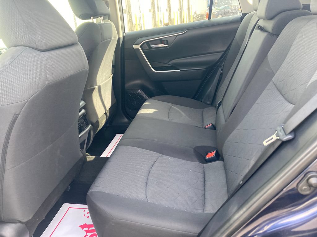 Used 2022 Toyota RAV4 XLE AWD/4WD image 32