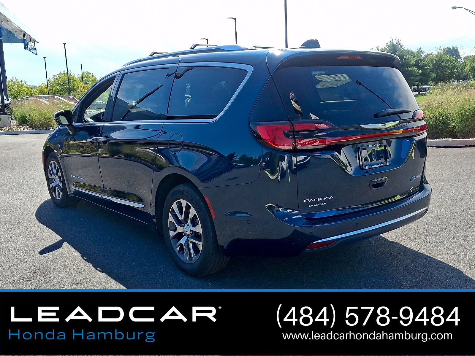 Used 2023 Chrysler Pacifica Pinnacle FWD image 4