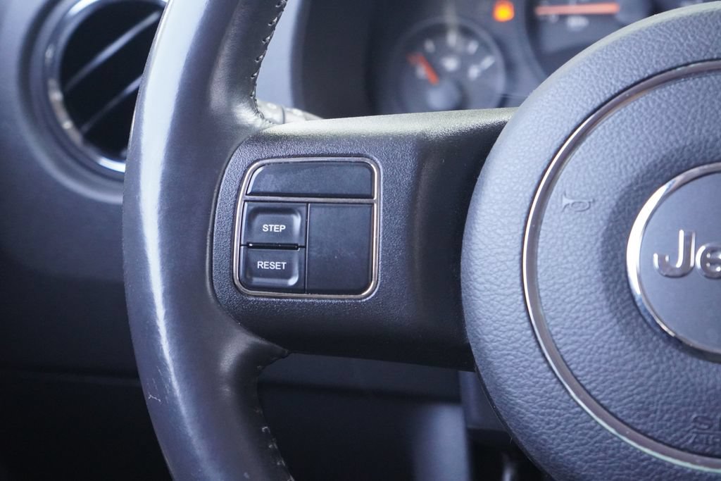 Used 2014 Jeep Patriot Latitude w/ Sun/Sound Group AWD/4WD image 15