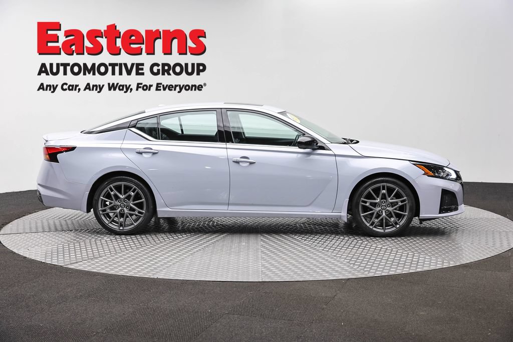 Used 2023 Nissan Altima 2.0 SR FWD image 4