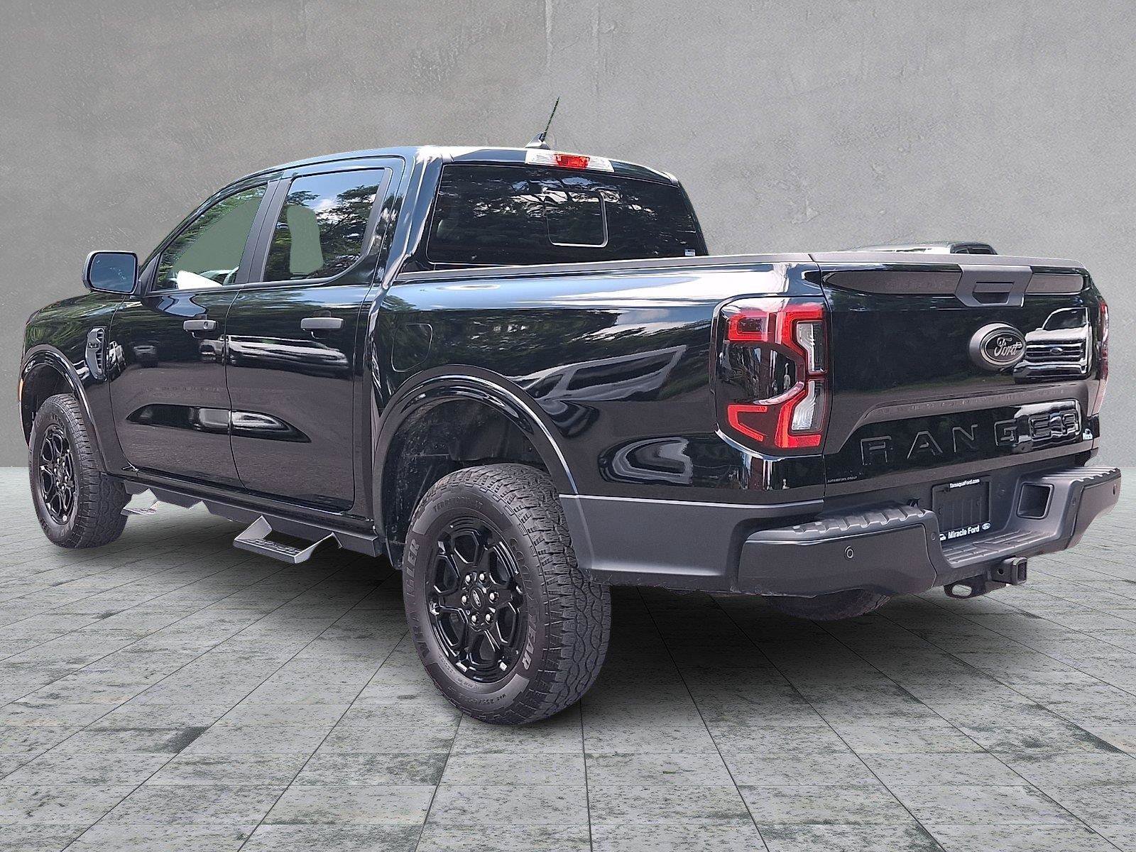 Used 2025 Ford Ranger XLT w/ Black Appearance Package AWD/4WD image 4