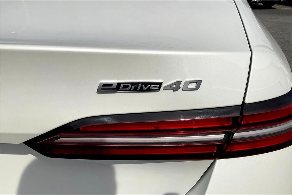 Used 2024 BMW i5 eDrive40i w/ Executive Package RWD image 24