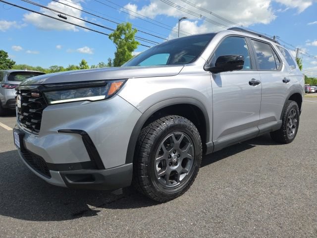 Used 2025 Honda Pilot TrailSport image 1
