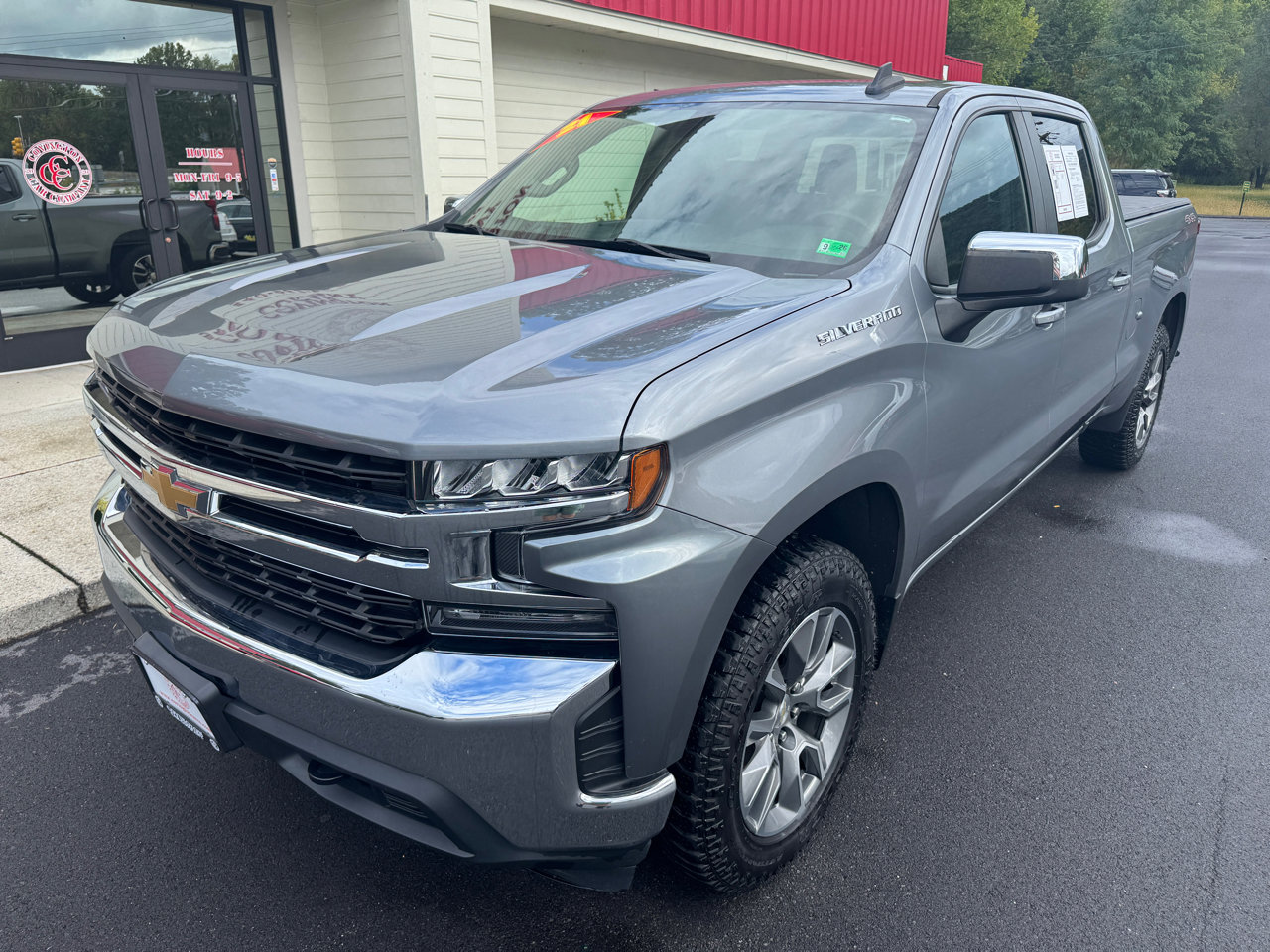 Used 2021 Chevrolet Silverado 1500 LT image 2