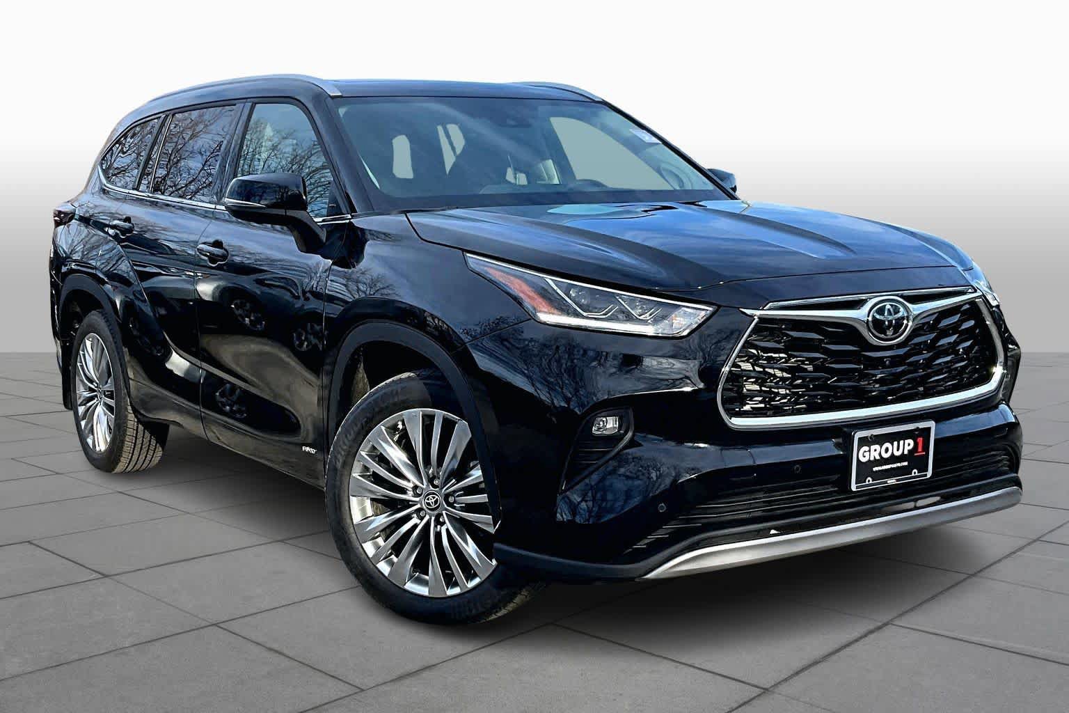 Used 2025 Toyota Highlander Platinum AWD/4WD image 3
