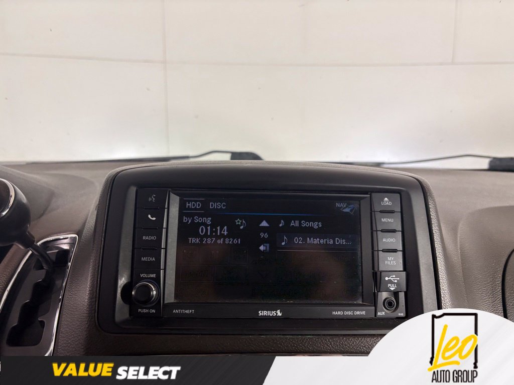 Used 2014 Chrysler Town & Country Touring-L FWD image 14