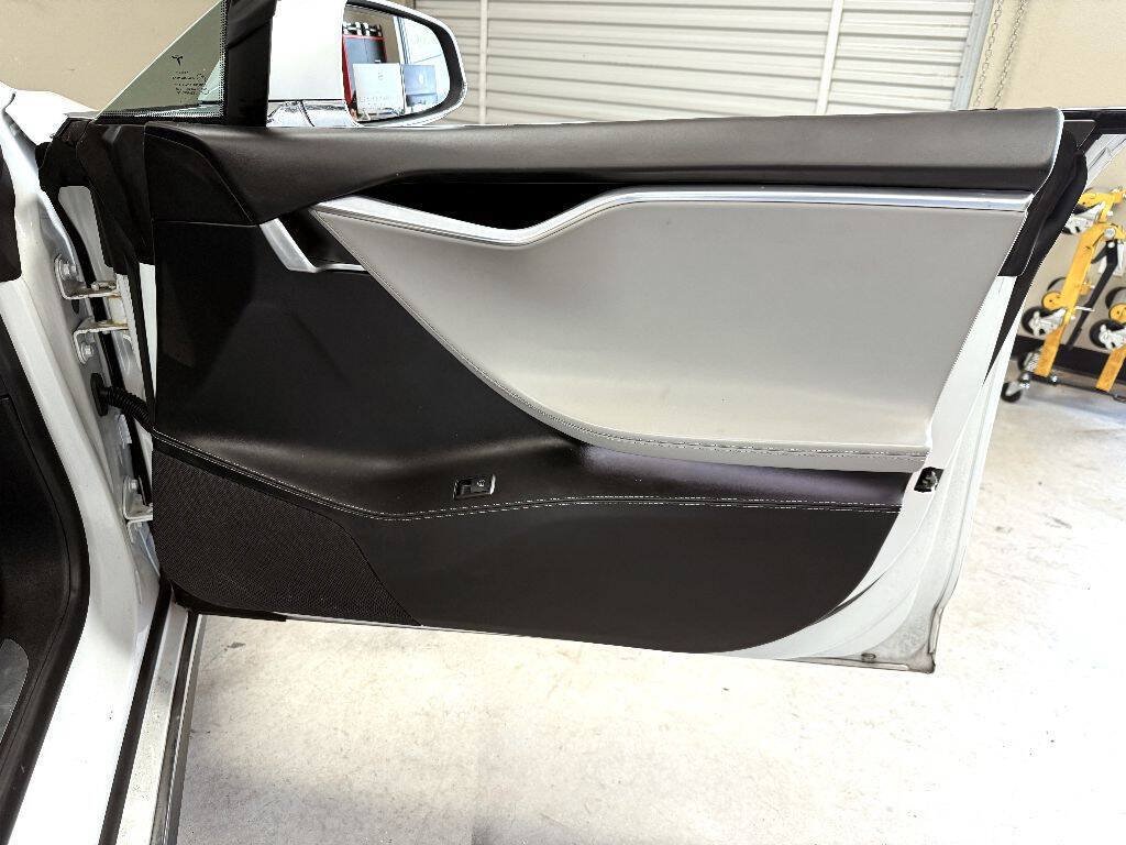 Used 2016 Tesla Model S 85 RWD image 14