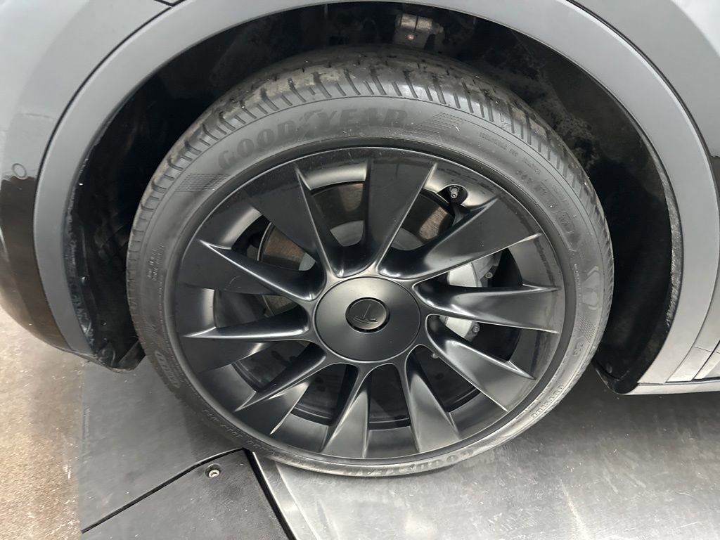 Used 2021 Tesla Model Y Long Range AWD/4WD image 26
