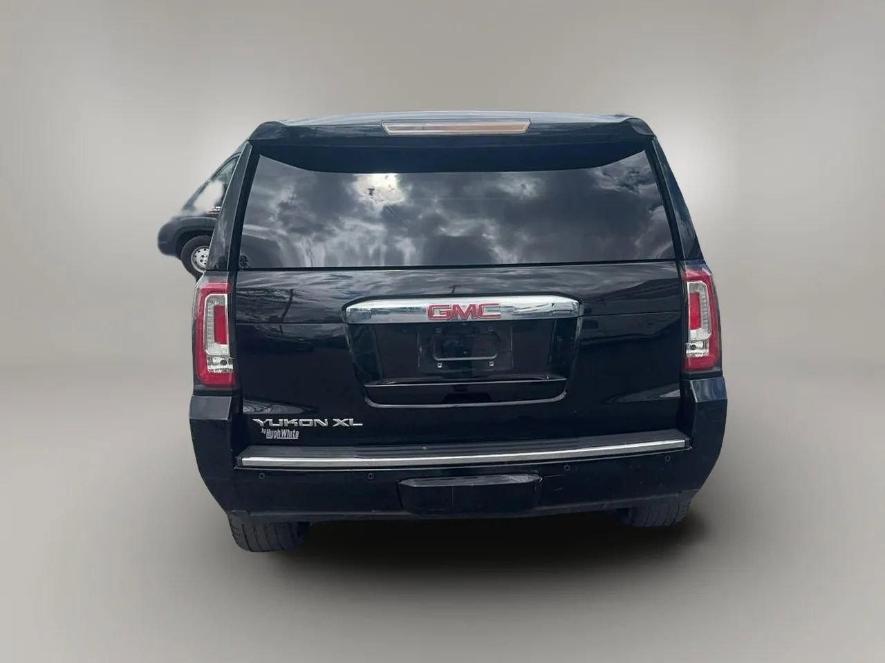 Used 2015 GMC Yukon XL Denali w/ Touring Package AWD/4WD image 4