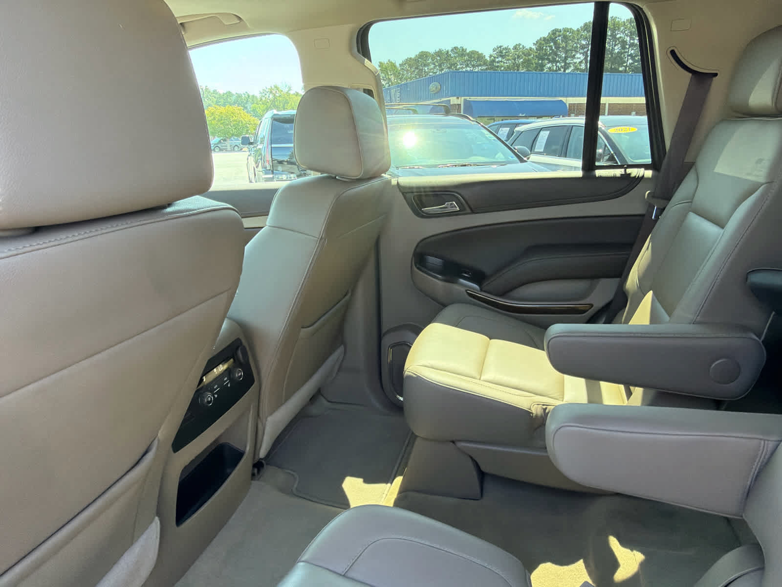 Used 2017 Chevrolet Tahoe LT w/ Luxury Package AWD/4WD image 14