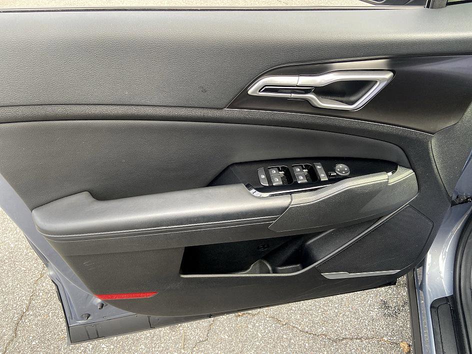 Used 2023 Kia Sportage EX image 9