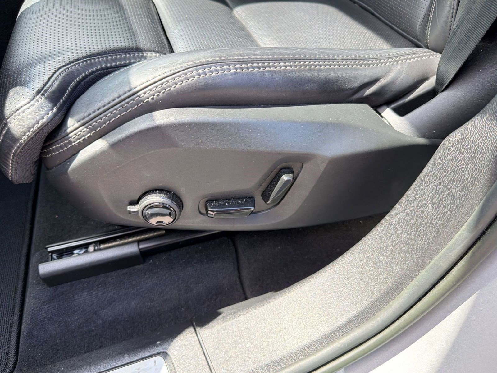 Certified 2023 Volvo XC60 B5 Ultimate FWD image 13