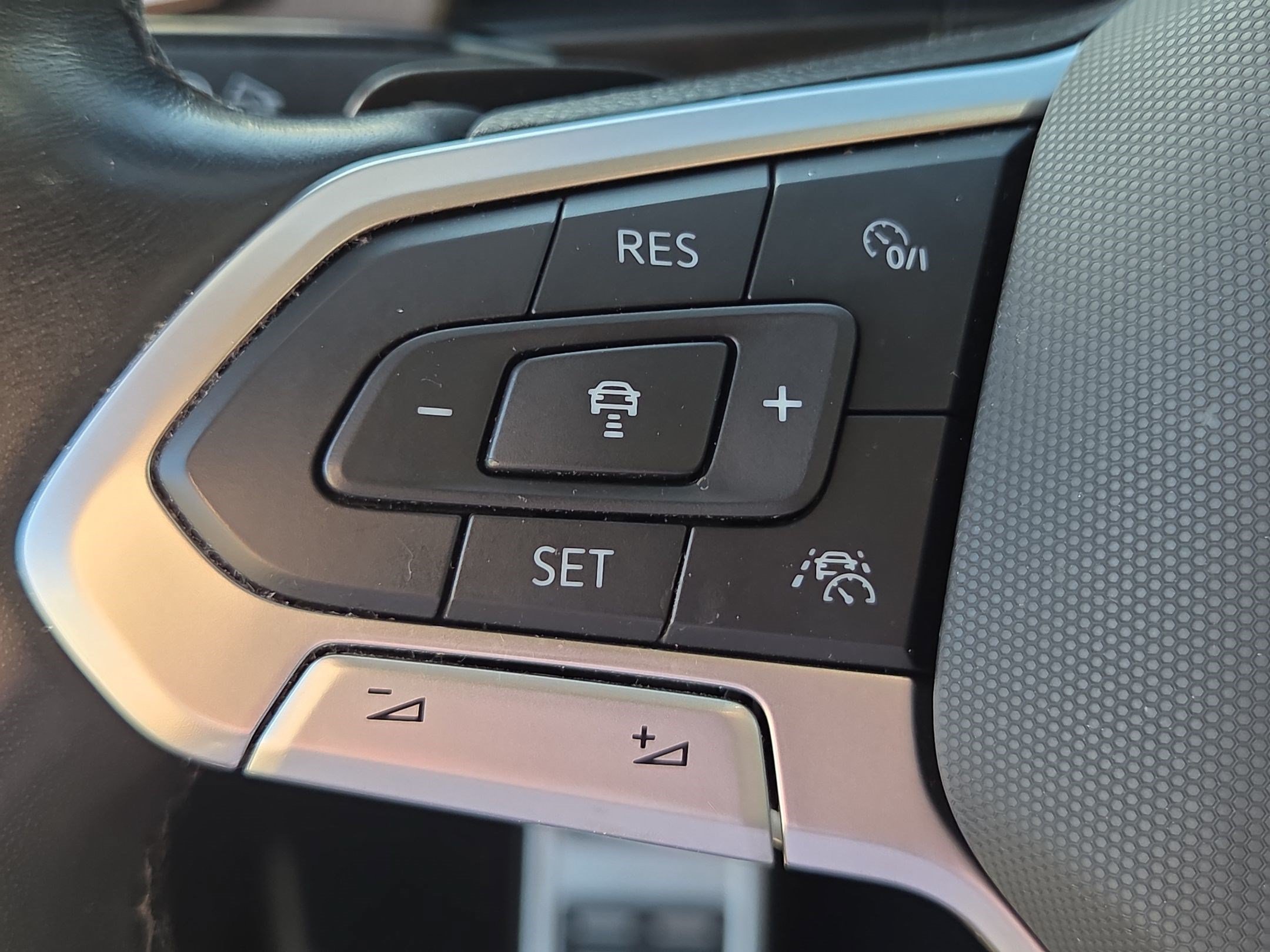 Used 2024 Volkswagen Atlas SEL Premium R-Line AWD/4WD image 17