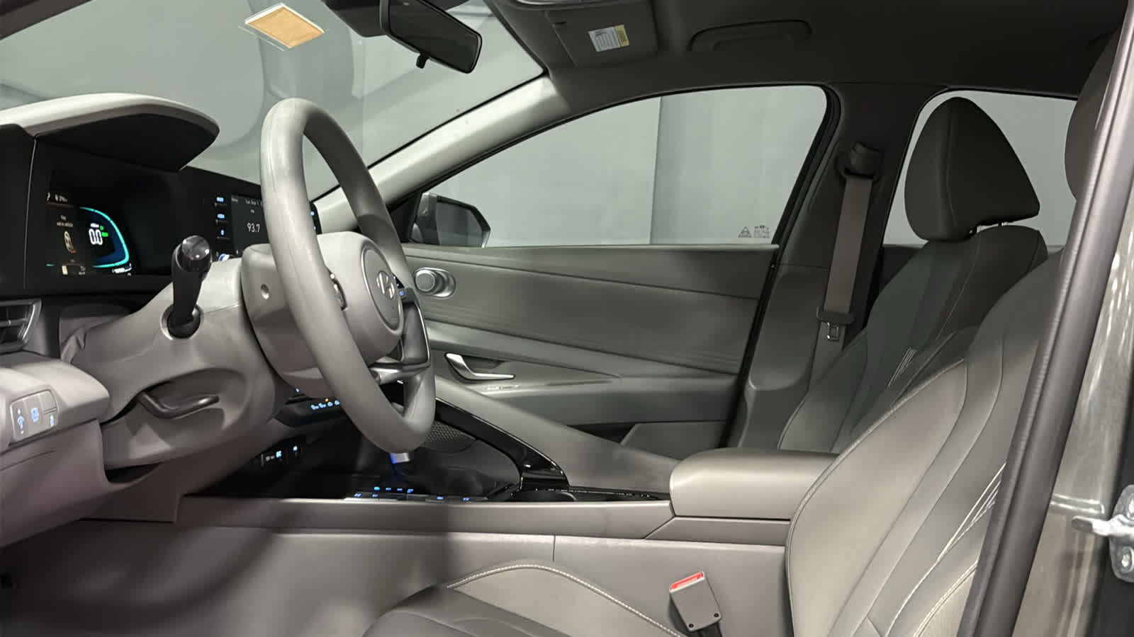 Used 2025 Hyundai Elantra Hybrid FWD image 10