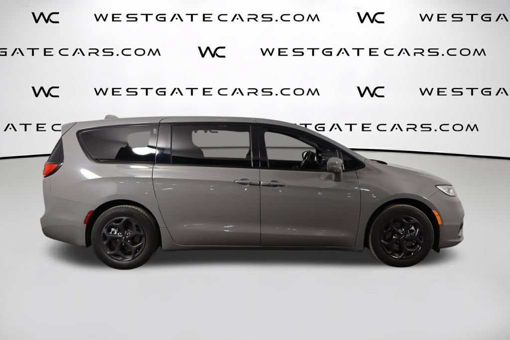 Used 2022 Chrysler Pacifica Limited w/ Uconnect Theater Family Group FWD image 42