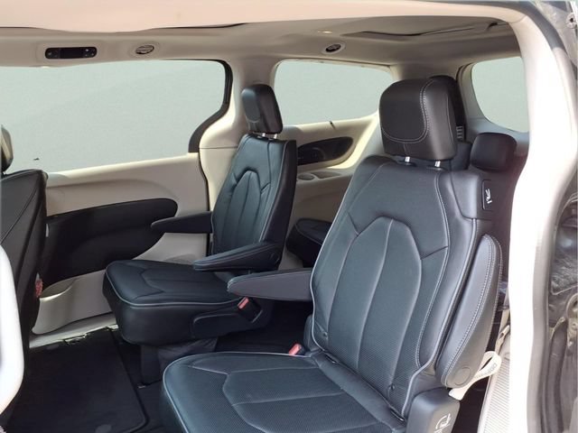 Used 2019 Chrysler Pacifica Limited FWD image 14