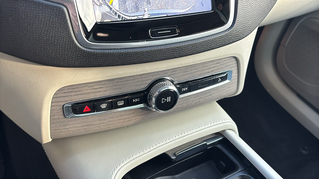 Certified 2025 Volvo XC90 T8 Plus w/ Protection Package Premier AWD/4WD image 22
