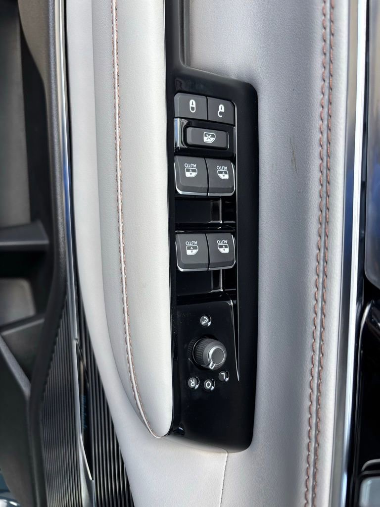 New 2026 Jeep Grand Wagoneer L Summit AWD/4WD image 23