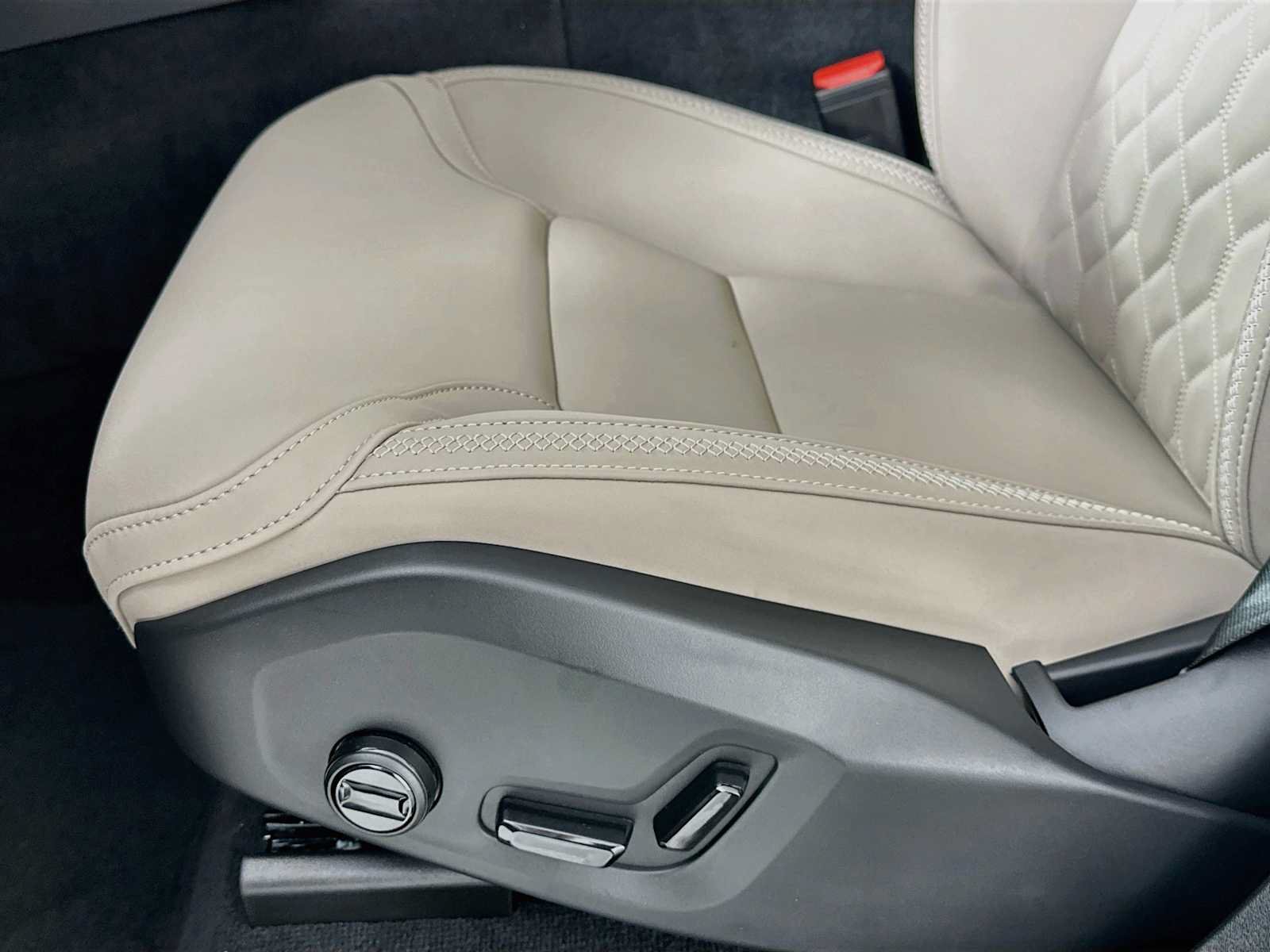 New 2027 Volvo XC90 B6 Plus AWD/4WD image 17