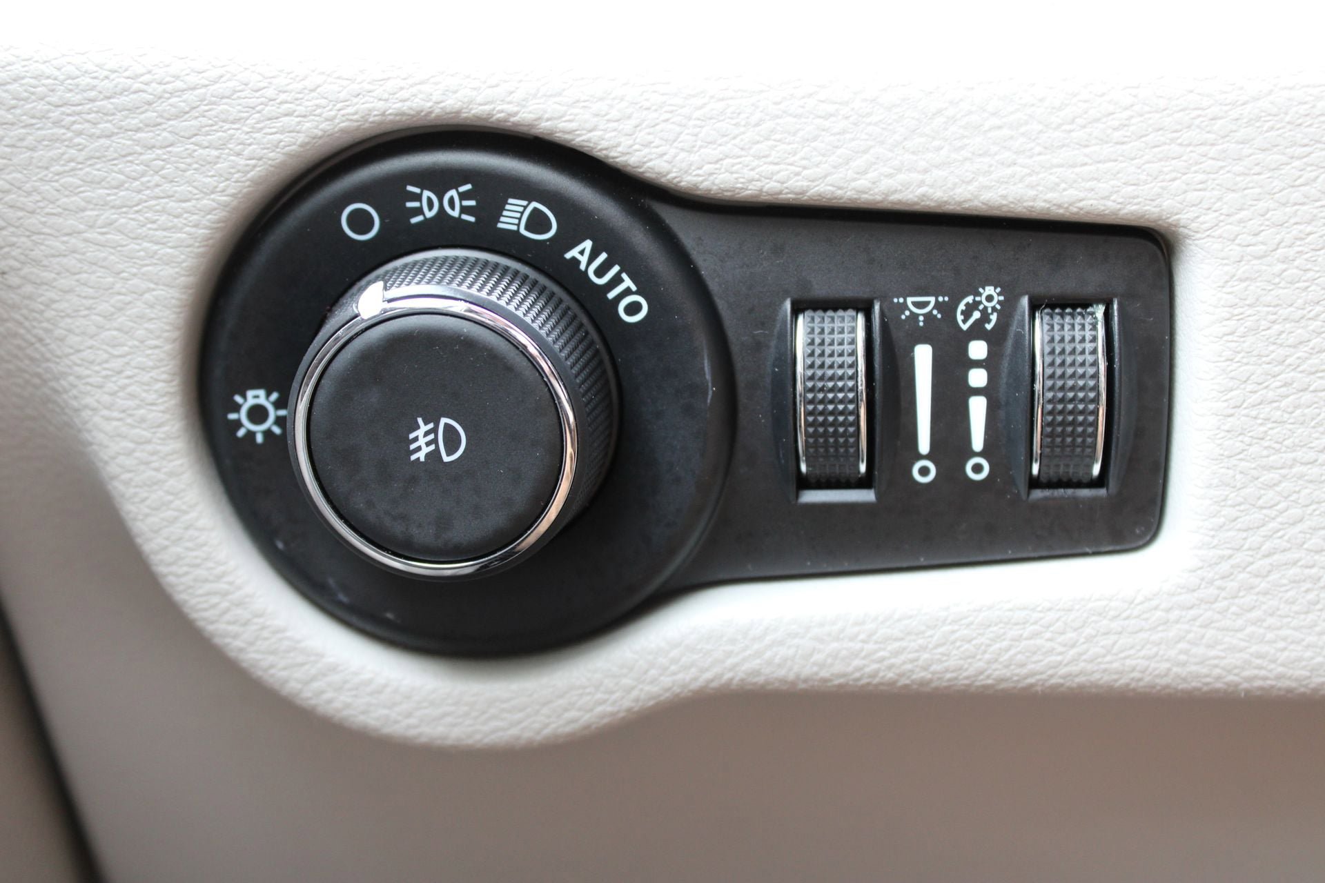 Used 2024 Chrysler Pacifica Touring-L FWD image 29