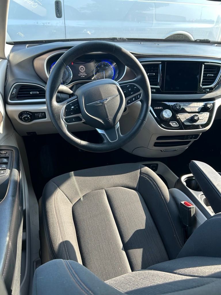 Used 2019 Chrysler Pacifica Touring Plus w/ Advanced Safetytec Group FWD image 5