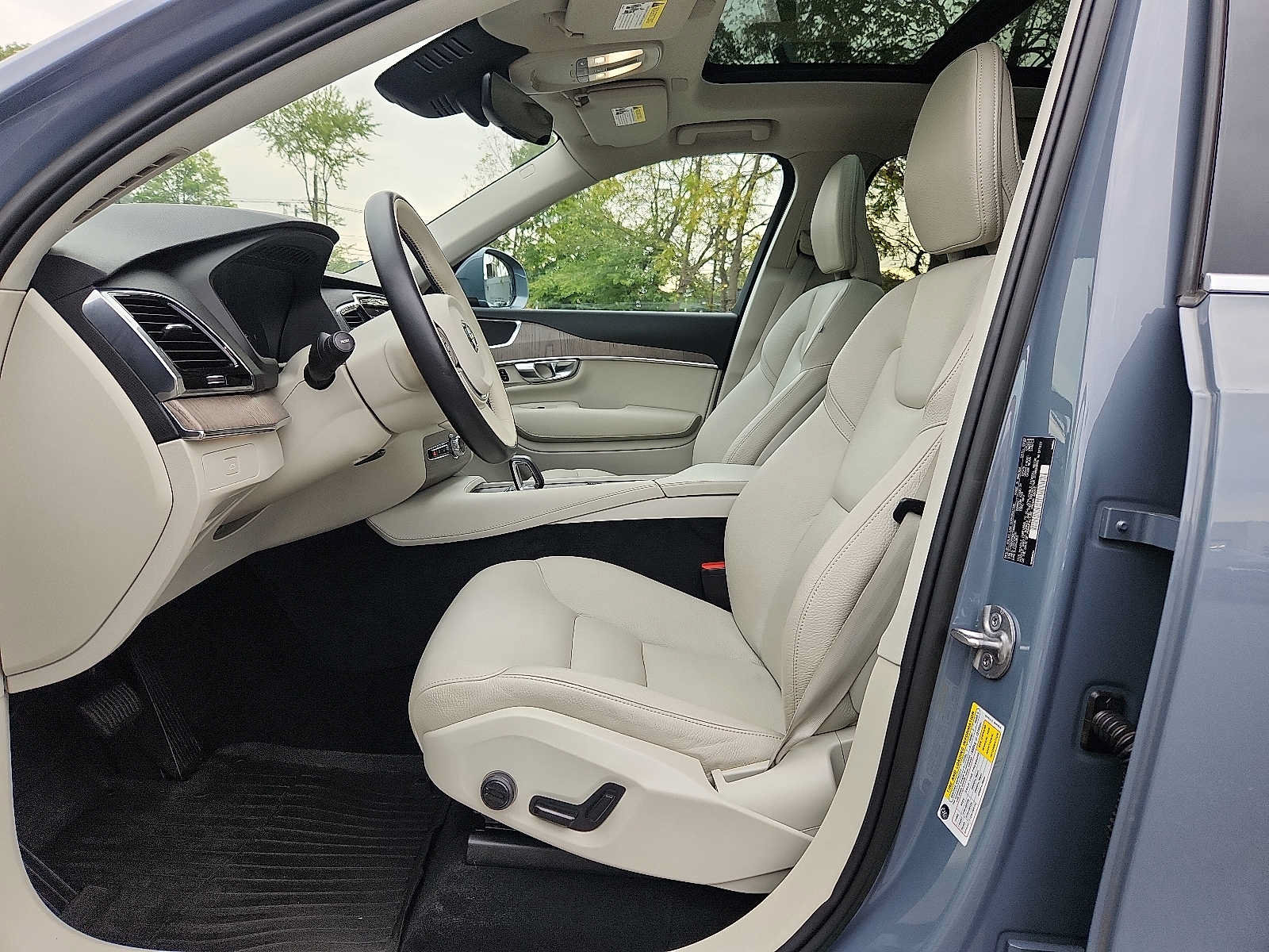 Used 2023 Volvo XC90 B6 Plus w/ Protection Package AWD/4WD image 13